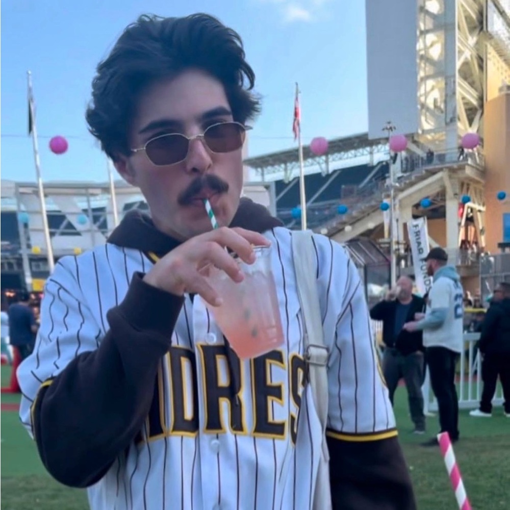 Meet your Posher, Cj